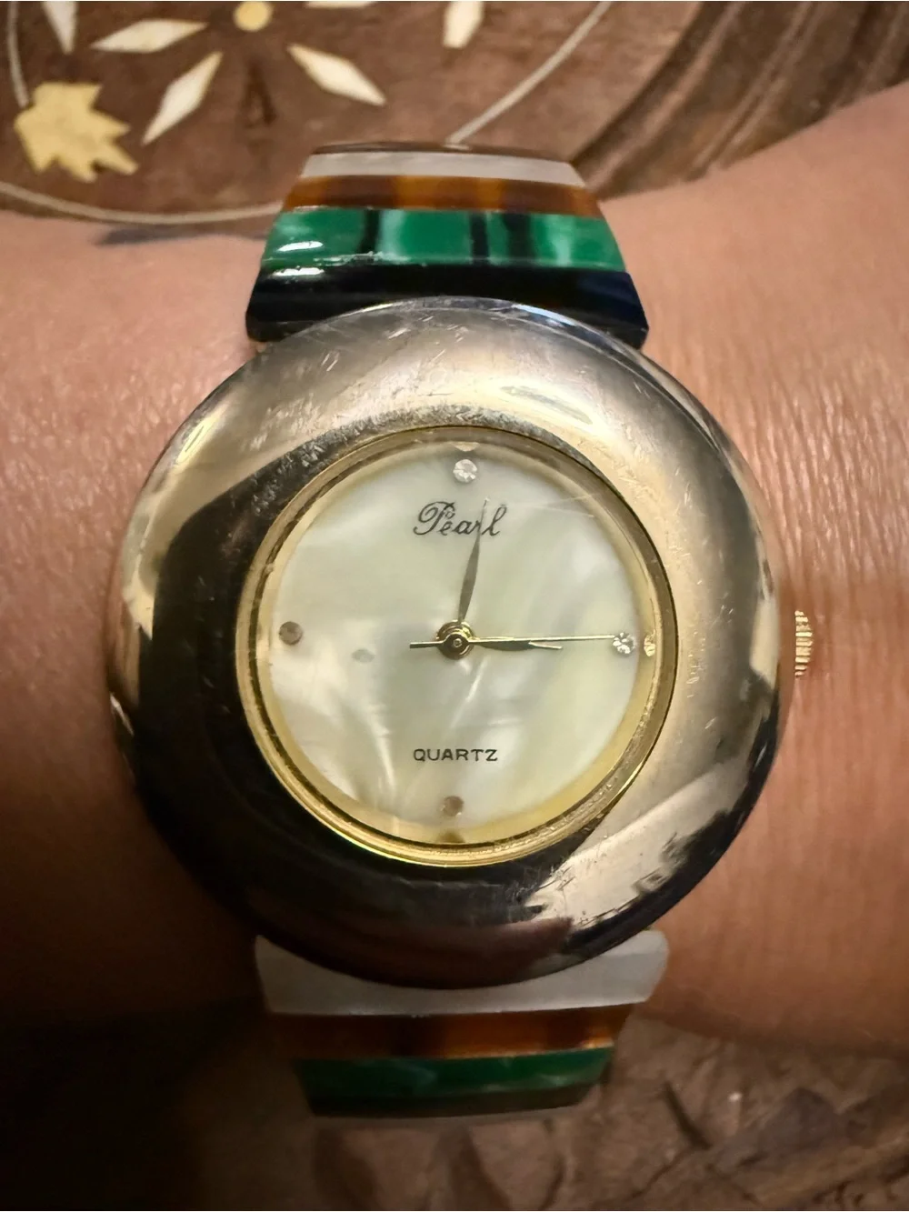 Vintage Pearl Quartz Women's Round gold Tone Watch with multi colored marble